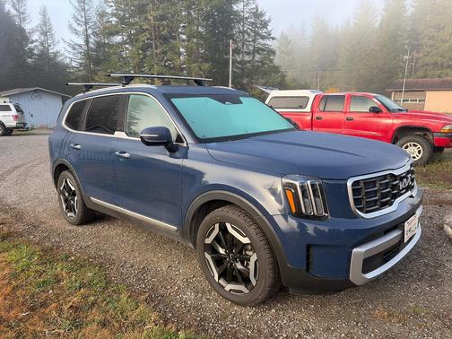Blue 2024 Kia Telluride S