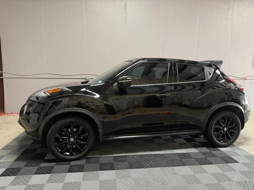 Black 2016 Nissan Juke SV