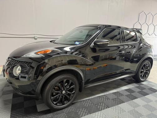 Black 2016 Nissan Juke SV