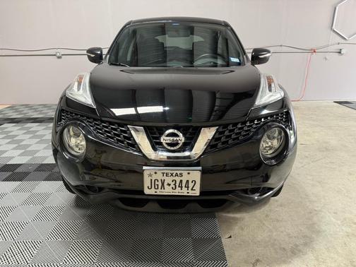 Black 2016 Nissan Juke SV
