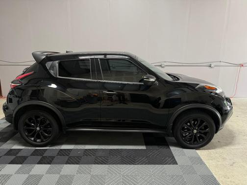 Black 2016 Nissan Juke SV