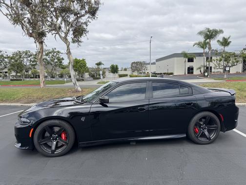 Black 2018 Dodge Charger SRT Hellcat