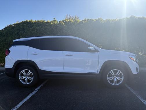 White 2018 GMC Terrain SLE