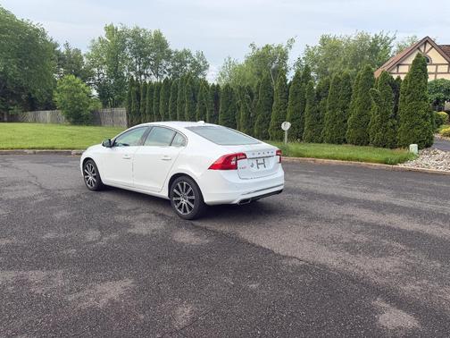 White 2018 Volvo S60 Inscription T5