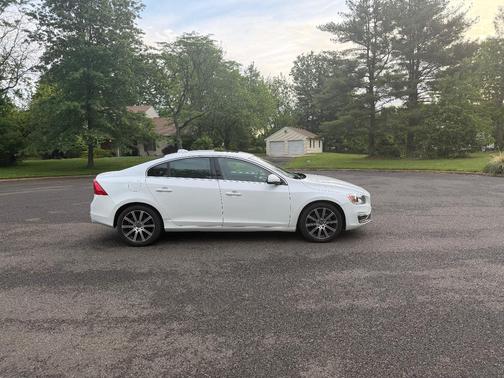 White 2018 Volvo S60 Inscription T5
