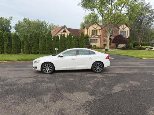 White 2018 Volvo S60 Inscription T5