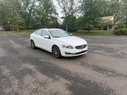 White 2018 Volvo S60 Inscription T5