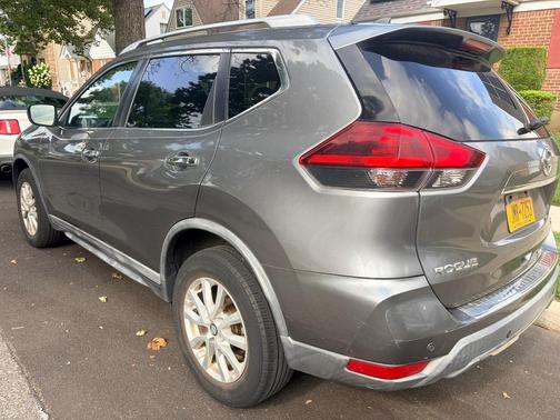 Gray 2019 Nissan Rogue SV