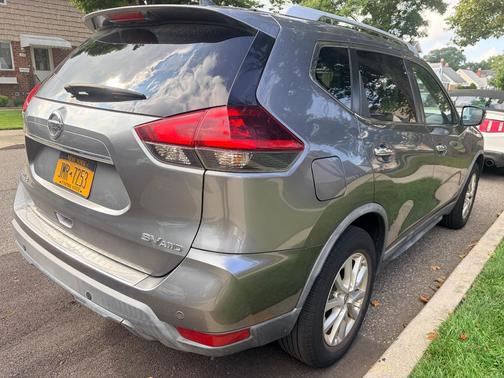 Gray 2019 Nissan Rogue SV