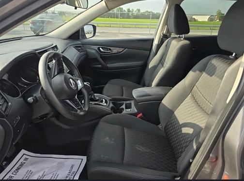Gray 2019 Nissan Rogue SV