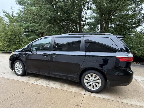 Black 2016 Toyota Sienna XLE Premium