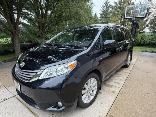 Black 2016 Toyota Sienna XLE Premium