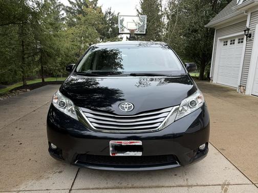 Black 2016 Toyota Sienna XLE Premium