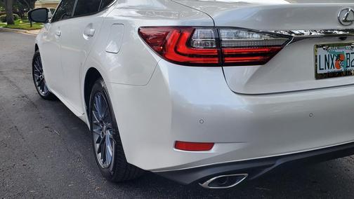 White 2018 Lexus ES 350 Base