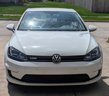 White 2016 Volkswagen e-Golf SEL Premium