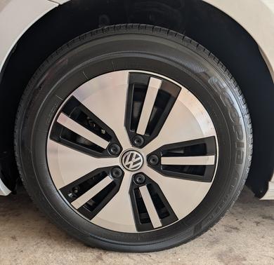 White 2016 Volkswagen e-Golf SEL Premium