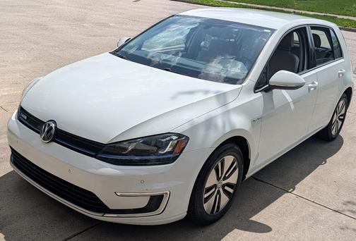 White 2016 Volkswagen e-Golf SEL Premium