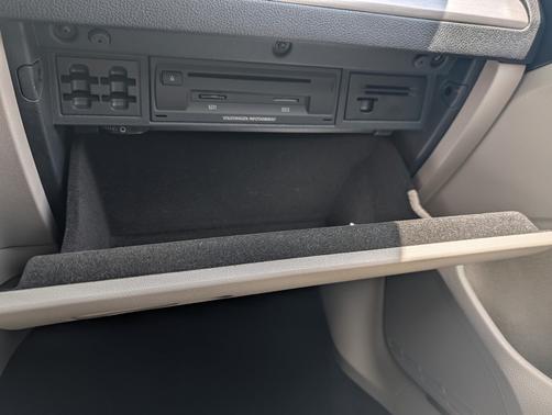 White 2016 Volkswagen e-Golf SEL Premium