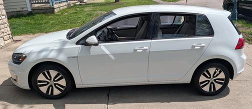 White 2016 Volkswagen e-Golf SEL Premium