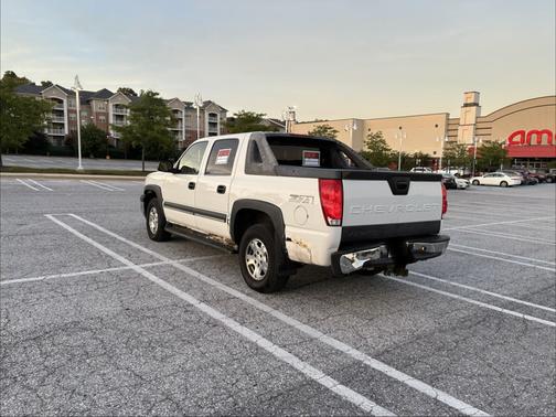 White 2004 Chevrolet Avalanche 1500