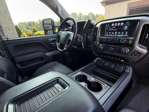 White 2018 Chevrolet Silverado 2500 LTZ