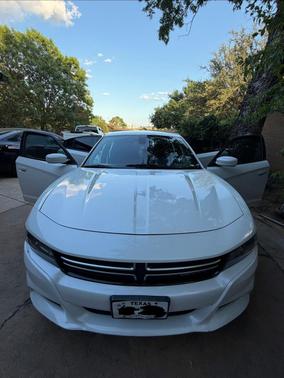 White 2015 Dodge Charger SE