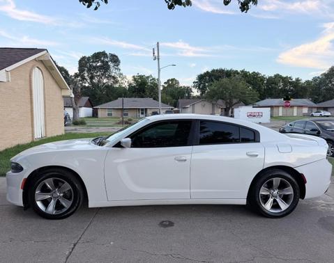 White 2015 Dodge Charger SE