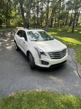 White 2017 Cadillac XT5 Luxury