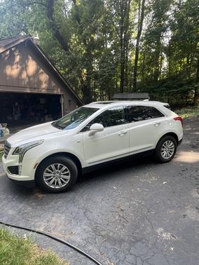 White 2017 Cadillac XT5 Luxury