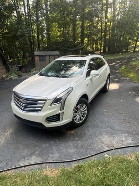 White 2017 Cadillac XT5 Luxury
