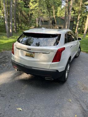 White 2017 Cadillac XT5 Luxury