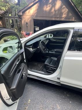 White 2017 Cadillac XT5 Luxury