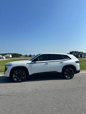 White 2024 BMW XM Base
