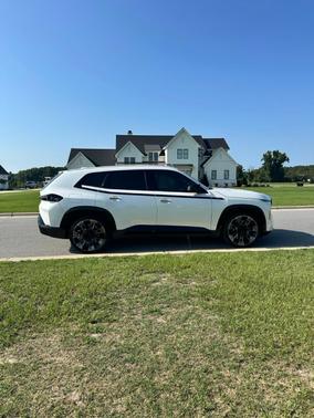 White 2024 BMW XM Base