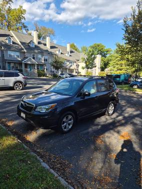Gray 2015 Subaru Forester 2.5i Premium