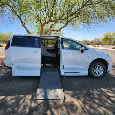 2022 Chrysler Voyager LX