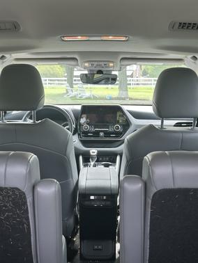 Gray 2023 Toyota Highlander XLE