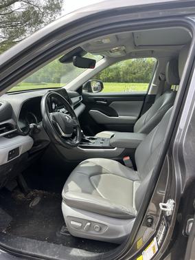 Gray 2023 Toyota Highlander XLE