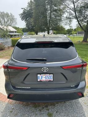 Gray 2023 Toyota Highlander XLE