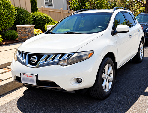 White 2009 Nissan Murano SL