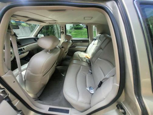 Beige 1997 Lincoln Town Car Signature