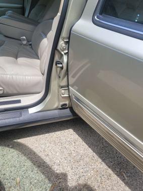 Beige 1997 Lincoln Town Car Signature