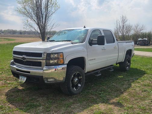 White 2008 Chevrolet Silverado 2500 LTZ H/D Crew Cab