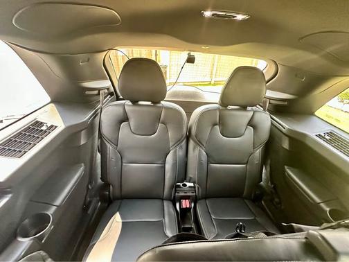2018 Volvo XC90 T6 Momentum