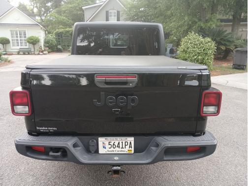 Black 2022 Jeep Gladiator Sport S