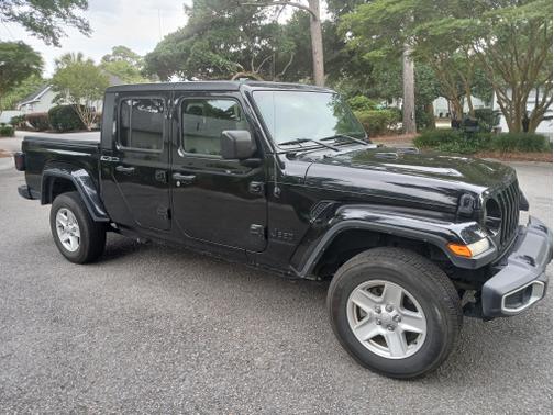 Black 2022 Jeep Gladiator Sport S