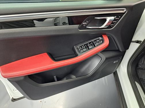 2018 Porsche Macan Macan S
