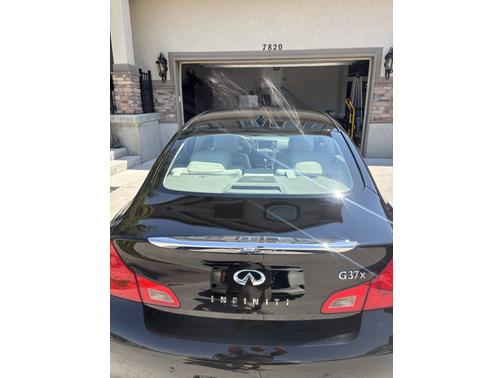 2011 INFINITI G37x Base