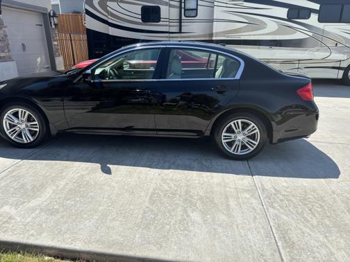 2011 INFINITI G37x Base