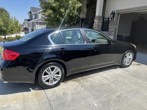 2011 INFINITI G37x Base